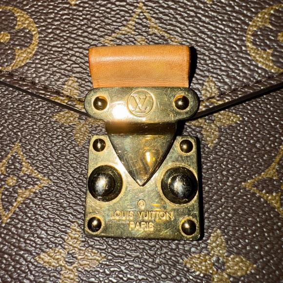 Louis Vuitton Monogram Pochette Metis - Picture 8 of 12